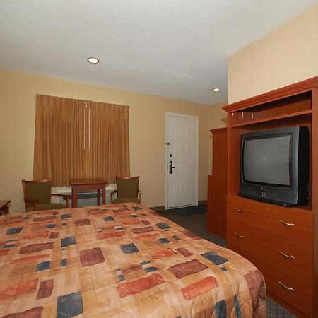 Econo Lodge Inn & Suites Downtown Rensselaer Bilik gambar
