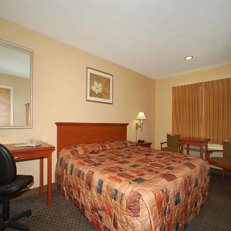Econo Lodge Inn & Suites Downtown Rensselaer Bilik gambar