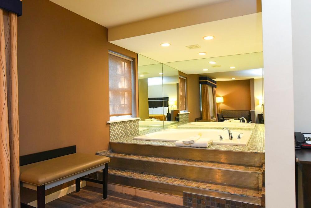 Econo Lodge Inn & Suites Downtown Rensselaer Luaran gambar