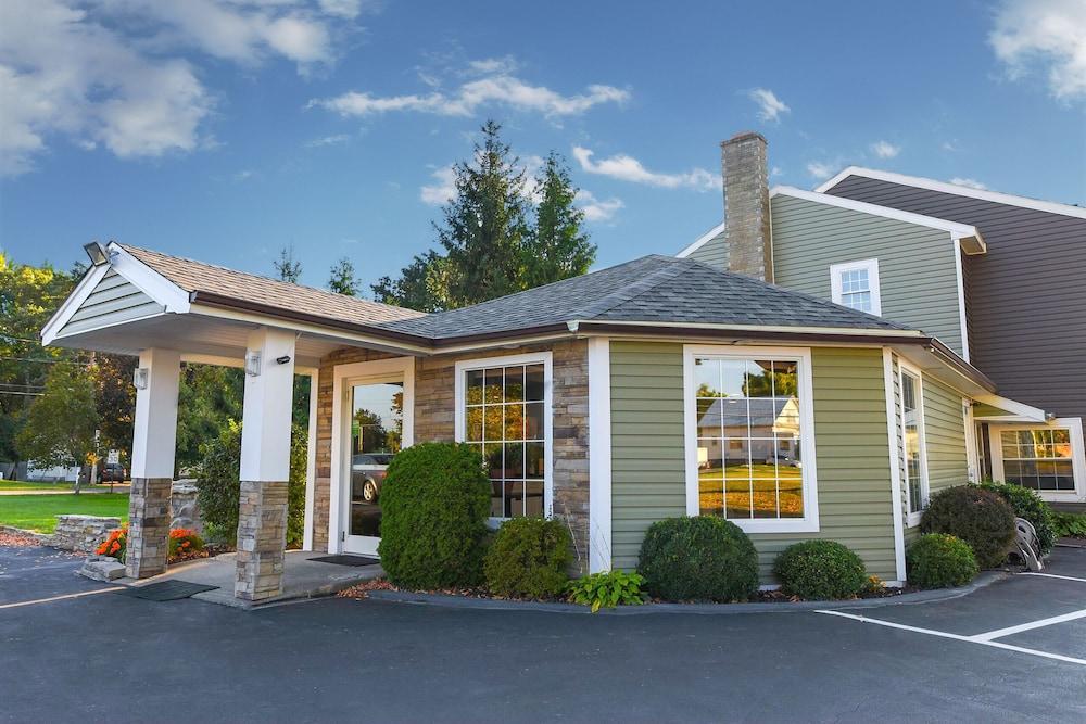 Econo Lodge Inn & Suites Downtown Rensselaer Luaran gambar