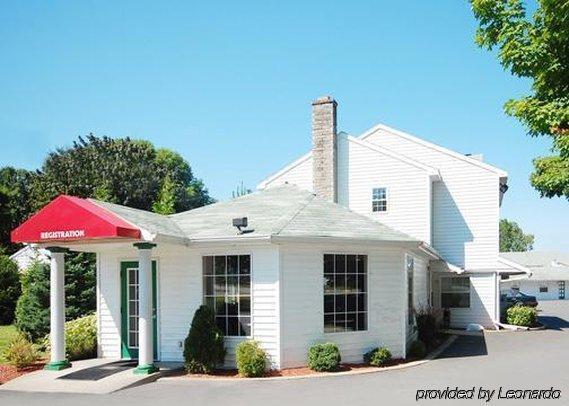 Econo Lodge Inn & Suites Downtown Rensselaer Luaran gambar