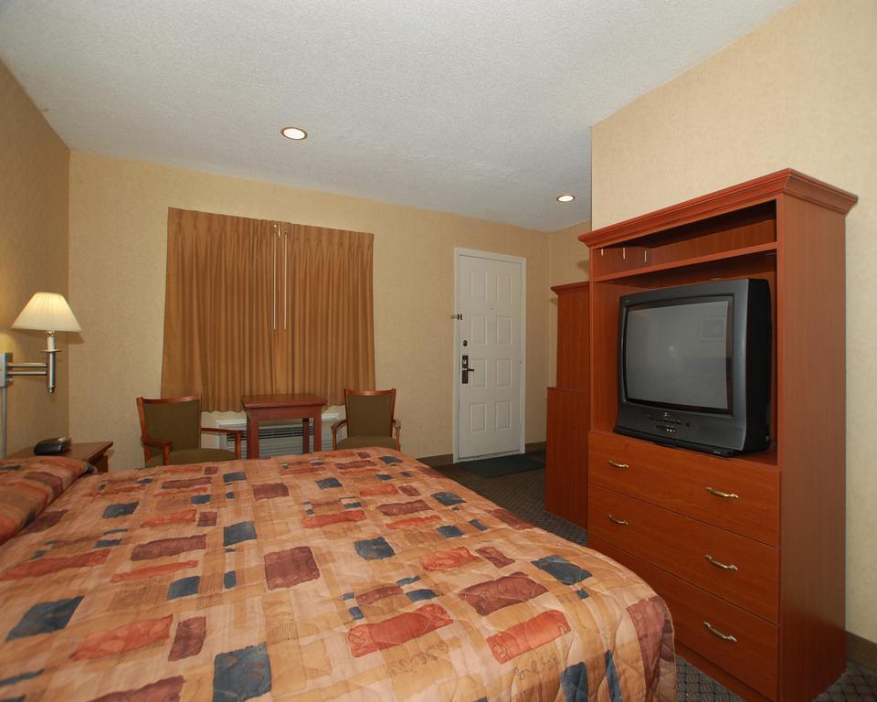 Econo Lodge Inn & Suites Downtown Rensselaer Bilik gambar