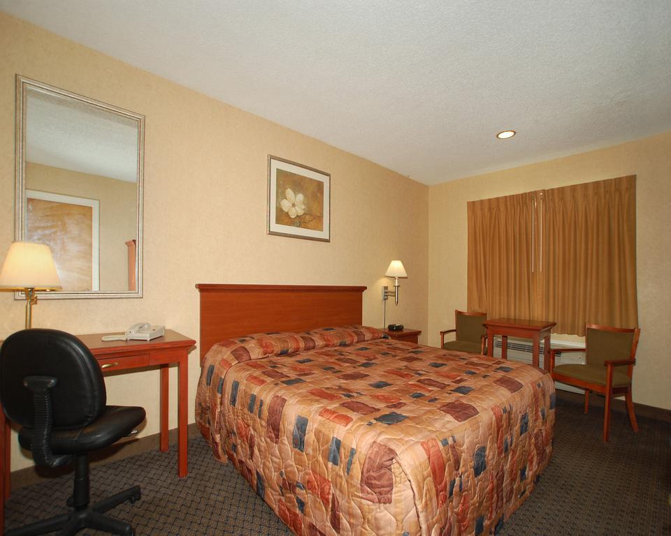 Econo Lodge Inn & Suites Downtown Rensselaer Bilik gambar