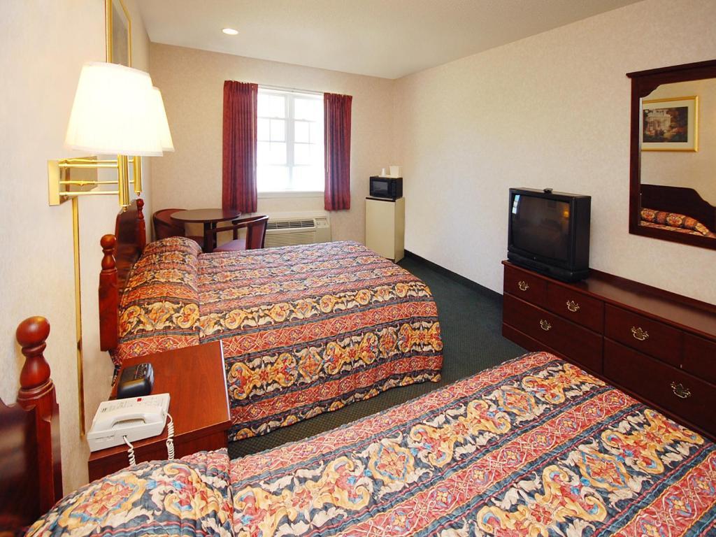 Econo Lodge Inn & Suites Downtown Rensselaer Bilik gambar
