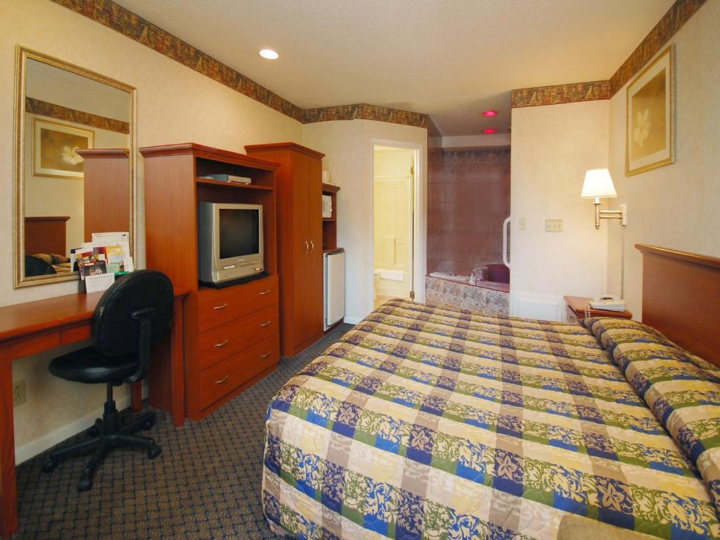 Econo Lodge Inn & Suites Downtown Rensselaer Bilik gambar