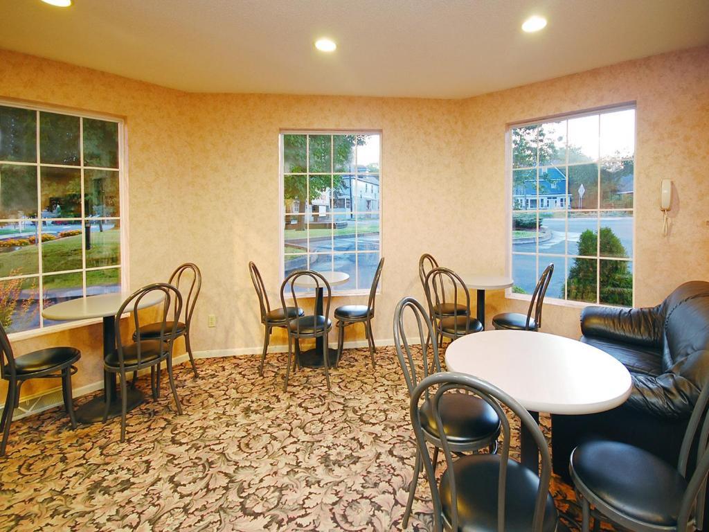 Econo Lodge Inn & Suites Downtown Rensselaer Luaran gambar