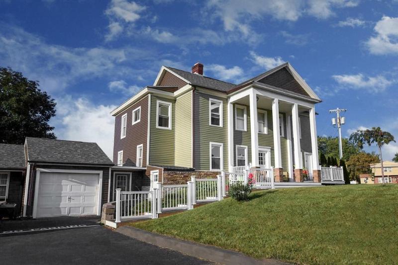 Econo Lodge Inn & Suites Downtown Rensselaer Luaran gambar