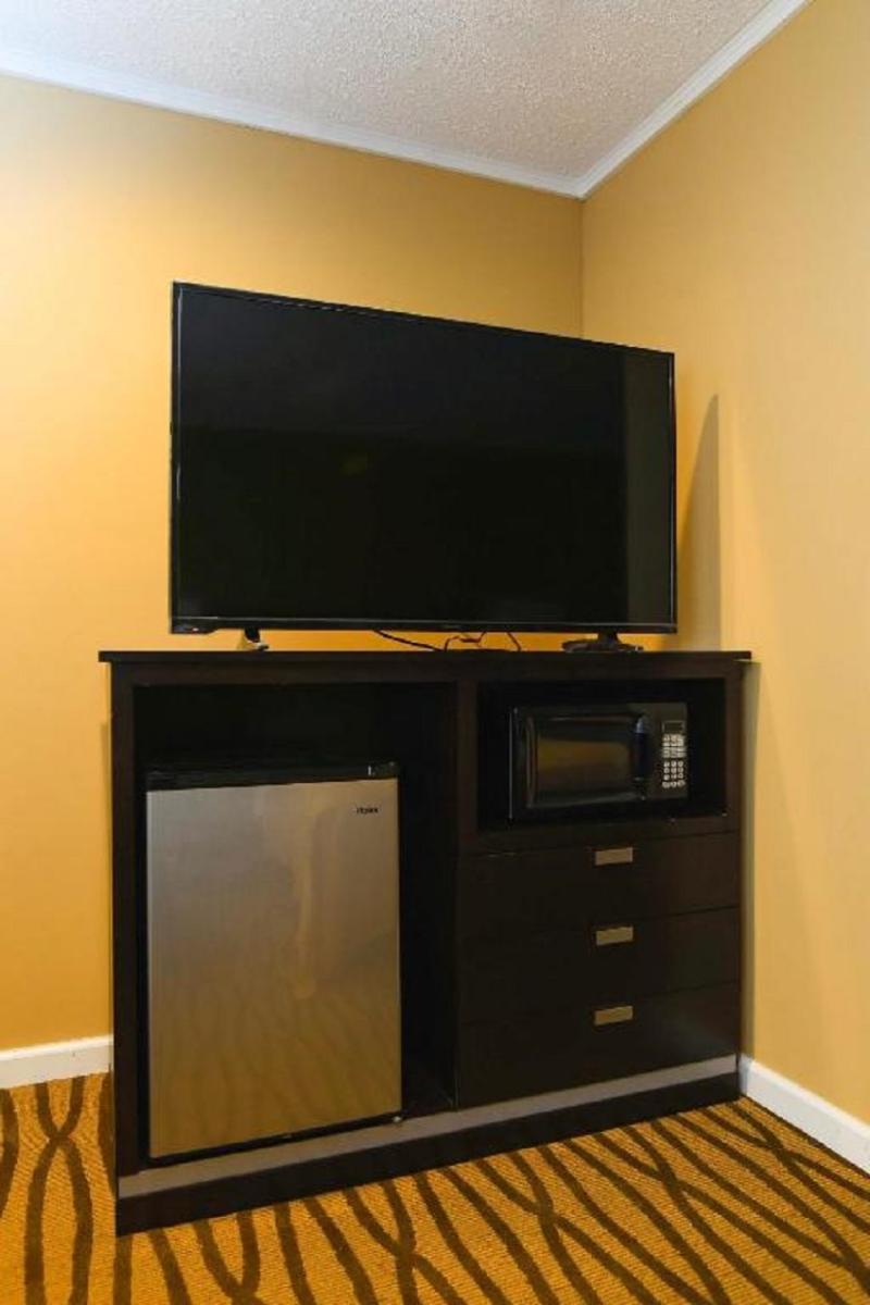 Econo Lodge Inn & Suites Downtown Rensselaer Luaran gambar