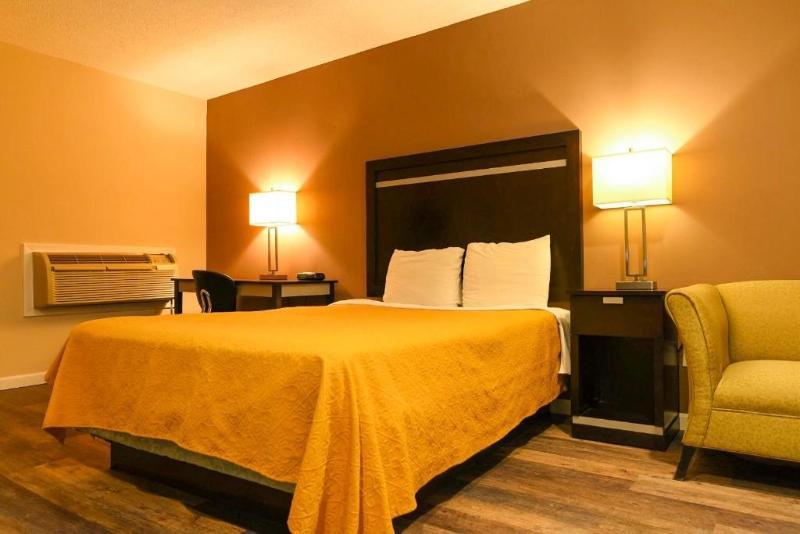 Econo Lodge Inn & Suites Downtown Rensselaer Luaran gambar